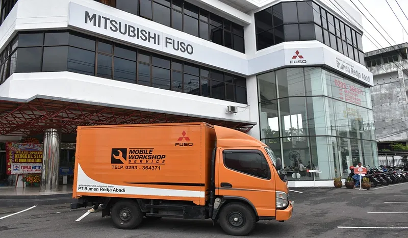 Mitsubishi Fuso Tambah Dua Bengkel Siaga 24 Jam di Awal Tahun 2025