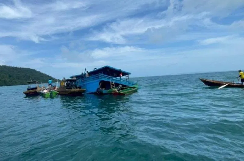 Kapal Beras KM Surya Bahari Tanjung Tenggelam di Lingga