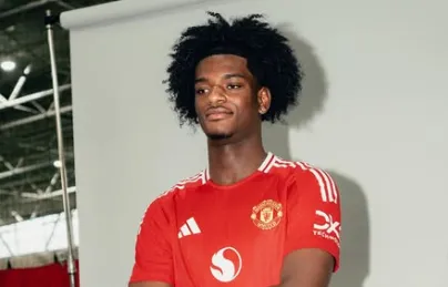 Bek muda Arsenal bangga gabung Manchester United