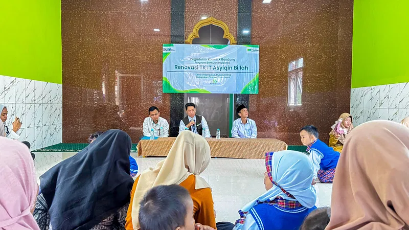 Pegadaian Jawa Barat Salurkan Bantuan Renovasi Sekolah di Cirebon