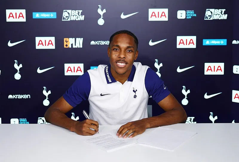 Tottenham Datangkan Mathys Tel dari Muenchen