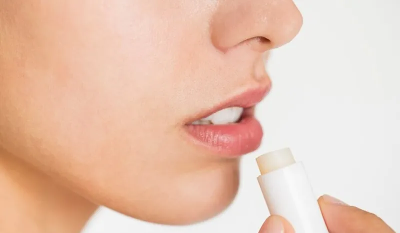 Bibir Jadi Lebih Sehat: Ini 5 Manfaat Lip Balm bagi Bibir Kering