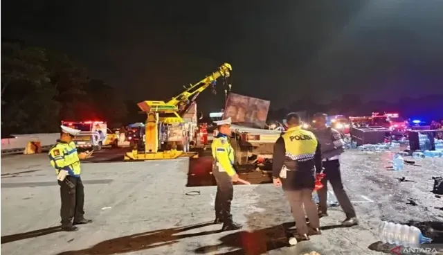 Kemehub Terjunkan Tim Dalami Penyebab Kecelakaan di Tol Ciawi