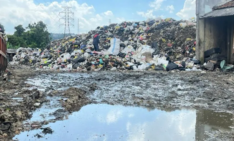 Pembatasan Ritase, Sampah Menggunung di UPT Kebersihan Bandung Barat