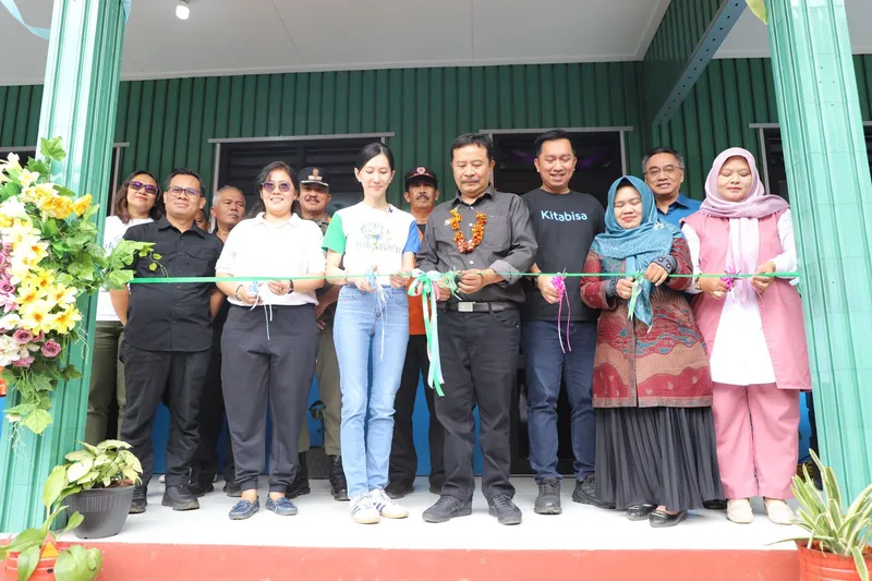 Yayasan Bakti Barito, KitaBisa, dan Happy Hearts Resmikan 2 Sekolah dari Plastik Daur Ulang