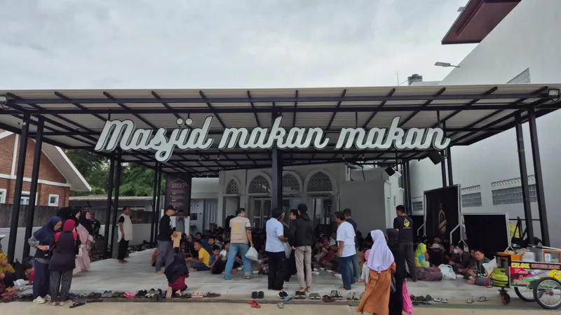 Masjid Baitul Huda Kota Bandung, Sediakan Makan dan Pangkas Rambut Gratis