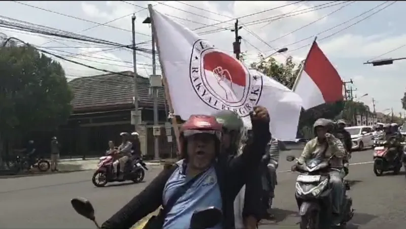Aliansi Rakyat Bergerak di Solo Konvoi di Sejumlah Ruas Jalan di Solo  Sembari Meneriakkan Narasi Adili