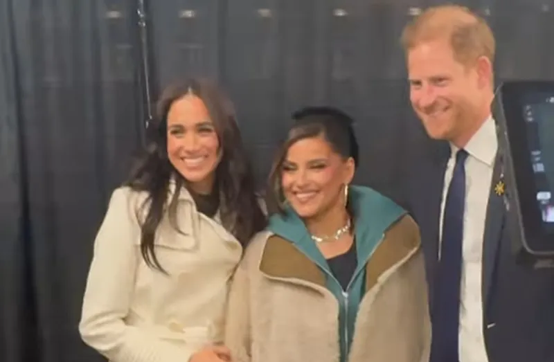 Pangeran Harry Foto Bomb Meghan Markle dan Nelly Furtado