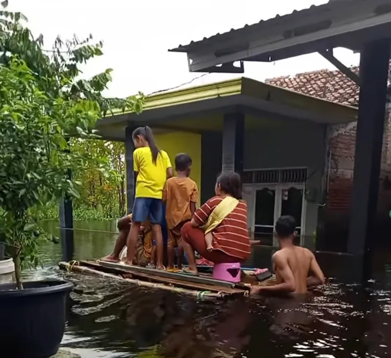 Banjir Demak Meluas ke 21 Desa, 56.785 Jiwa Terdampak