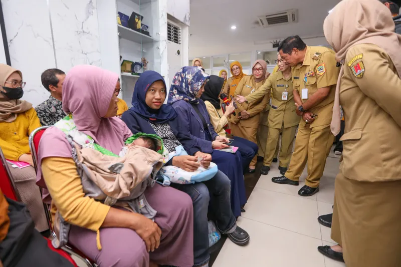 881 Puskesma di Jawa Tengah mulai melayani pemeriksaan kesehatan gratis, Nana Sudjana Tinjau langsung di Semarang