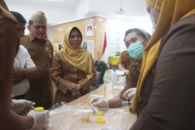 Pastikan lawungan kerja bersih, tenaga pemkab sergai jalani tes urine