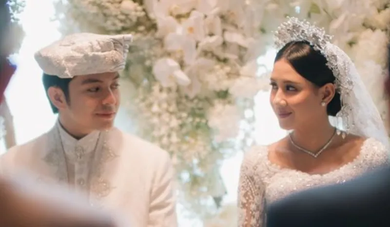 ANGGA YUNANDA KABOKAN TELAH MENIKAH DENGAN SHENINA CINNAMON, Film Profil Pemain Profil Dua Garis Biru Tersebut