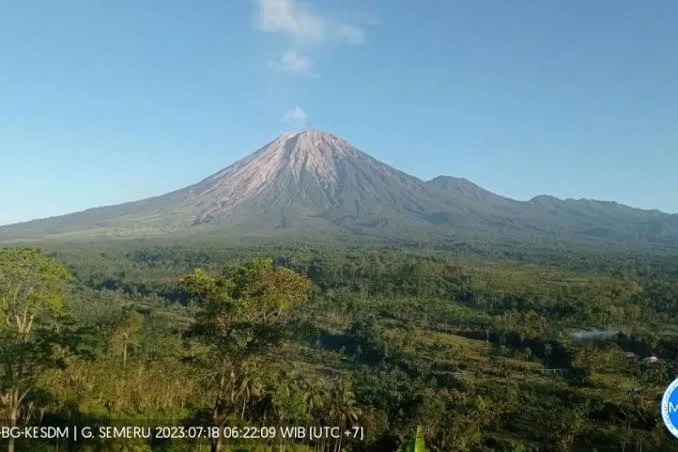 Terus Berlanjut, Gunung Semeru Empat Kali Erupsi Sejak Tengah Malam