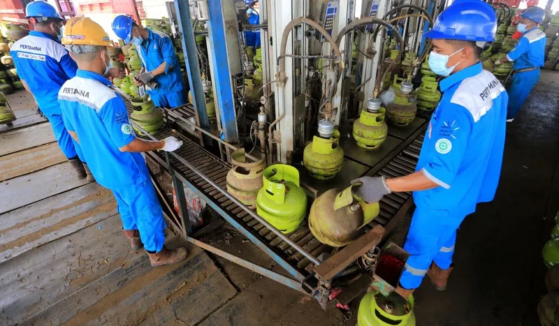 Bahlil Ajak Investor Bangun Pabrik LPG di Indonesia