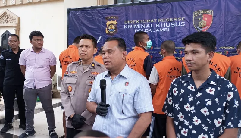 Polda Jambi Cokok Enam Penambang Minyak Ilegal