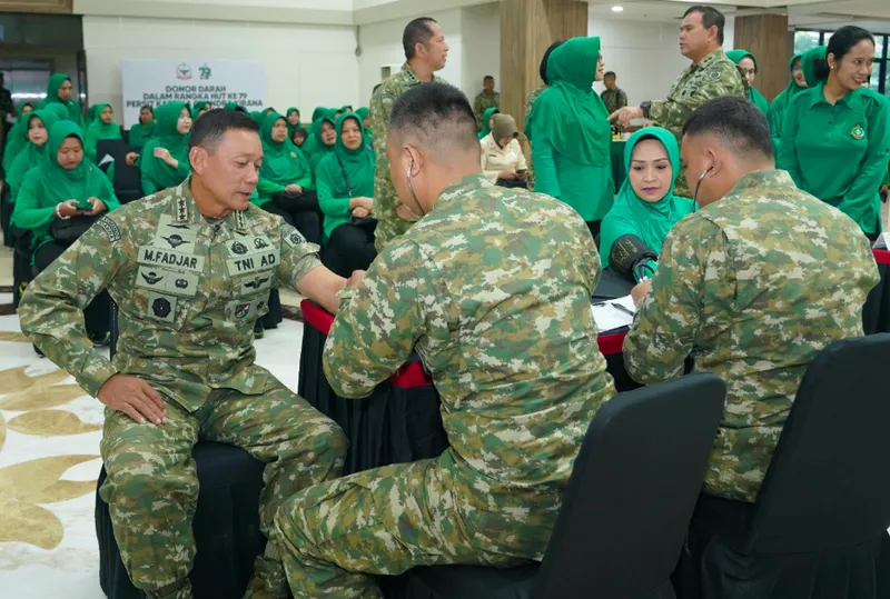 Kostrad Gelar Donor darah Dalam Rangka HUT Ke-64 Kostrad