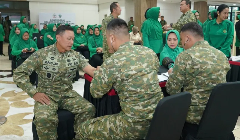 Kostrad Gelar Donor Darah dalam Rangka HUT Ke-64