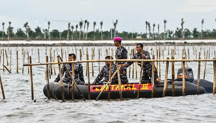 Lanjutkan Pembongkaran Pagar Laut di Tangerang, TNI AL: Tersisa 5,26 Kilometer 