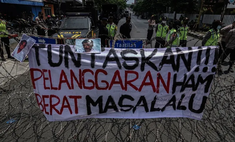 Pelanggaran hak asasi manusia yang berat diharapkan akan diselesaikan melalui pendekatan non -audisi