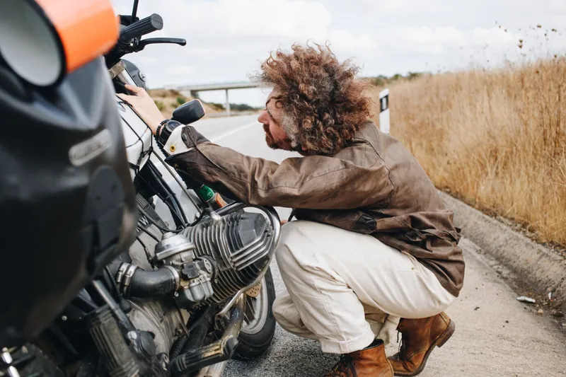 Cara mengatur sepeda motor rem belakang secara otomatis