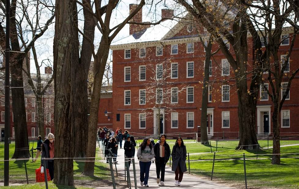 Hakim Federal Hentikan Sementara Larangan Harvard Terima Mahasiswa Internasional
