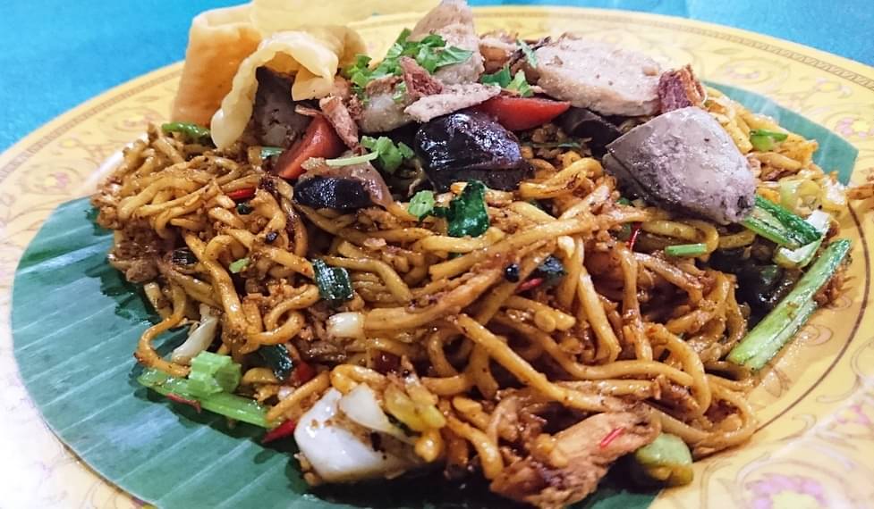 3. Bakmi Jawa Mbah Mo: Kenikmatan Mie Godog yang Dimasak dengan Arang | 12 Kuliner Legendaris Jogja yang Wajib Anda Masukkan dalam Daftar Perjalanan