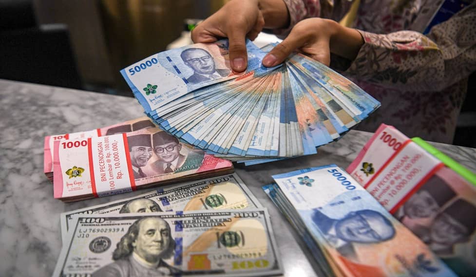Sempat Hampir Rp17.000, Nilai Tukar Rupiah Ditutup Menguat