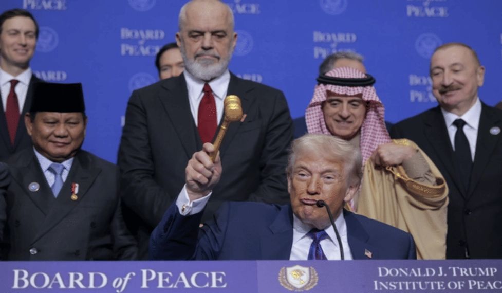 MA AS Batalkan Tarif Trump, Perang Dagang Masuk Babak Baru