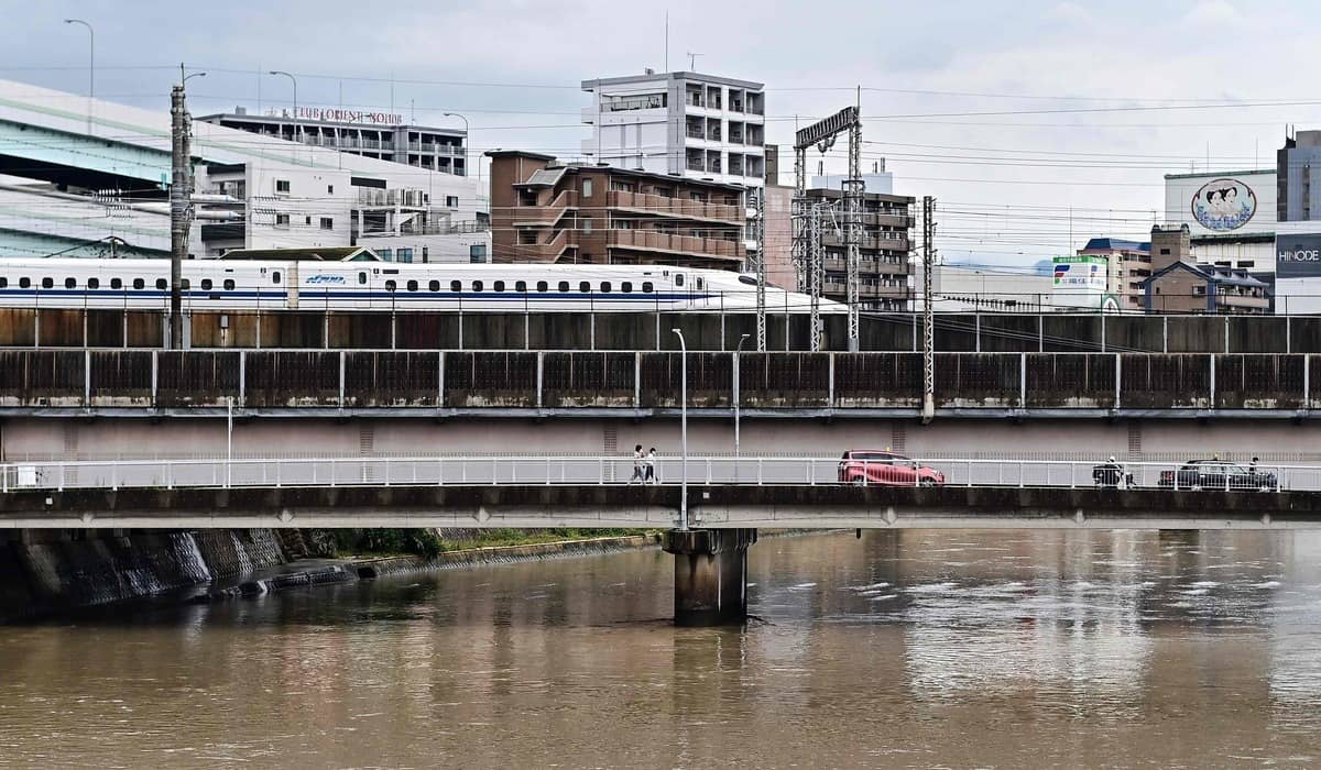 Suasana gangguan layanan Shinkansen akibat gempa magnitudo 6,3 di Jepang