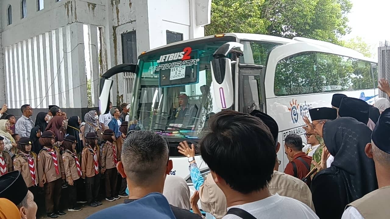 Keberangkatan Jemaah Haji Kloter 34 Asal Subang